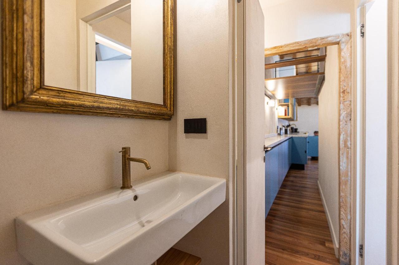 Coronari-rental In Apartment Rom